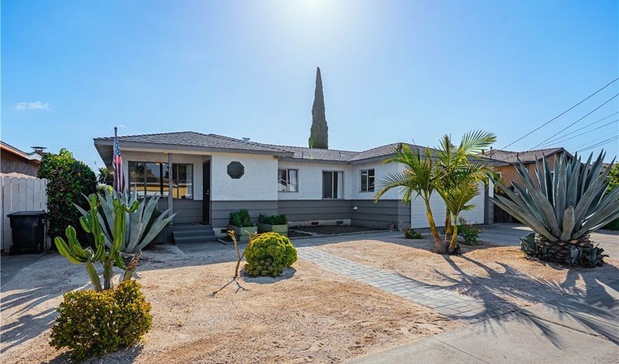 713 Fern St, Escondido, CA 92027 - 3 Beds, 2 Bath