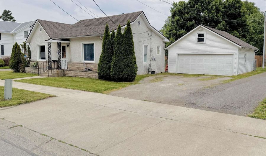 405 W 20th St, Auburn, IN 46706 - 3 Beds, 2 Bath