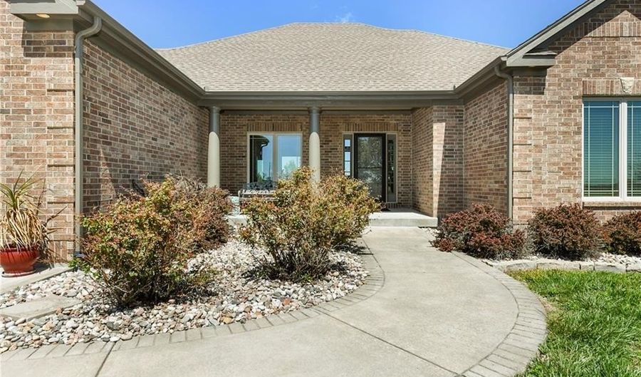 15006 Leavenworth Rd, Basehor, KS 66007 - 4 Beds, 4 Bath