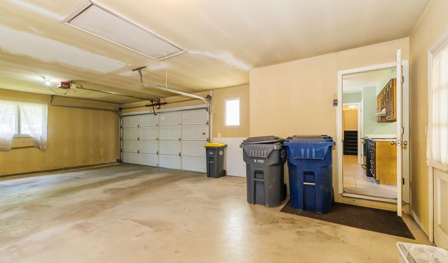 3219 Greenbriar Rd, Anderson, IN 46011 - 4 Beds, 3 Bath