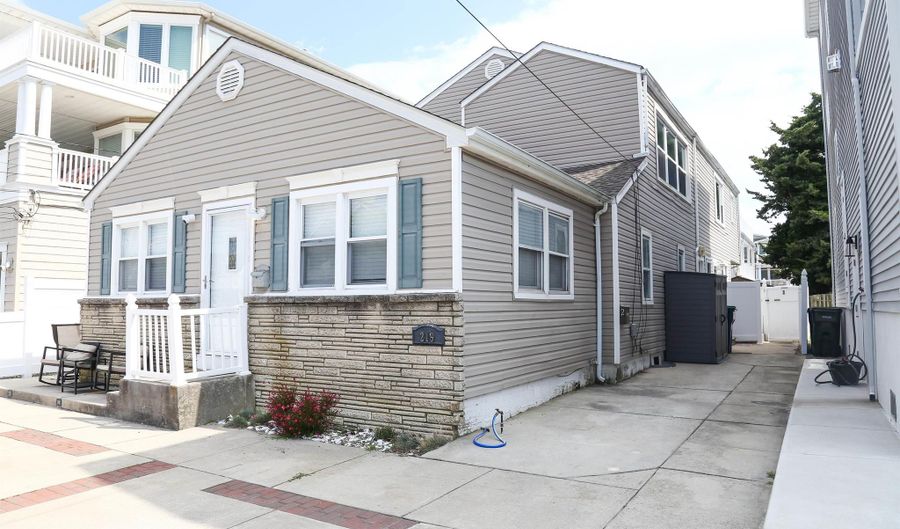 219 S 4th St 2 - Second Floor, Brigantine, NJ 08203 - 4 Beds, 2 Bath