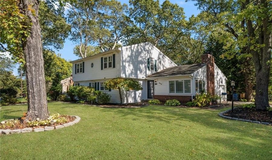 84 Hickory Dr, East Greenwich, RI 02818 - 6 Beds, 3 Bath