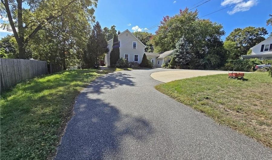 10 Sunapee Ct, Coventry, RI 02816 - 3 Beds, 2 Bath