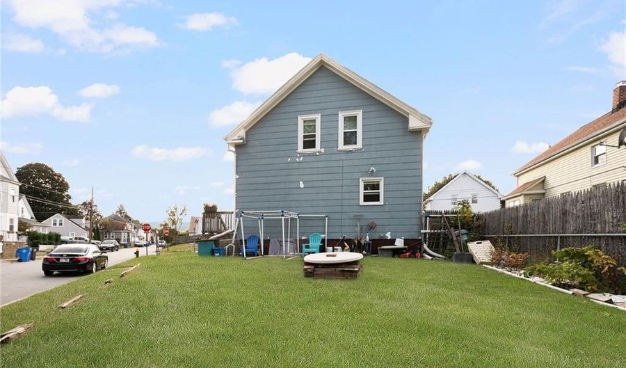 7 Cleveland Ave, Cranston, RI 02920 - 3 Beds, 2 Bath
