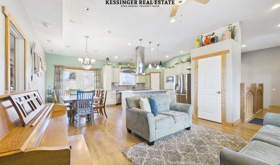 53 E 3rd St N, Cowley, WY 82420 - 6 Beds, 3 Bath
