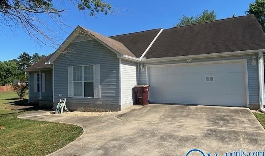27126 Elkins Rd, Athens, AL 35813 - 3 Beds, 2 Bath