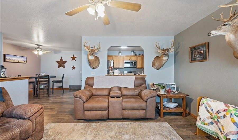 322 Summit St, Belle Fourche, SD 57717 - 3 Beds, 2 Bath