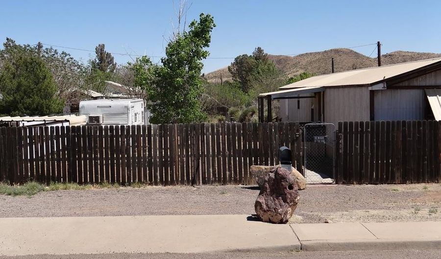 1406 N 10th St, Alpine, TX 79830 - 3 Beds, 2 Bath