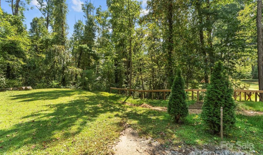 288 Royal Pines Dr, Arden, NC 28704 - 2 Beds, 1 Bath