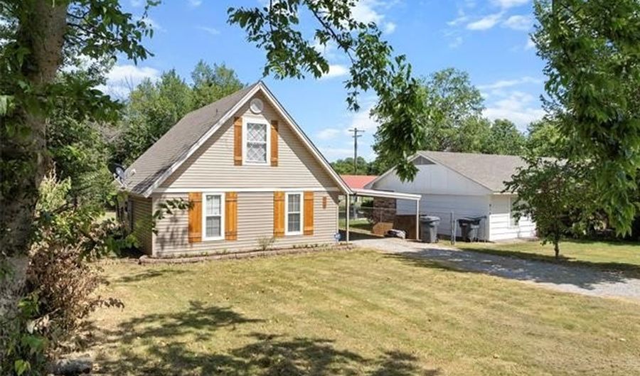 914 Hailey St, Ardmore, OK 73401 - 2 Beds, 2 Bath