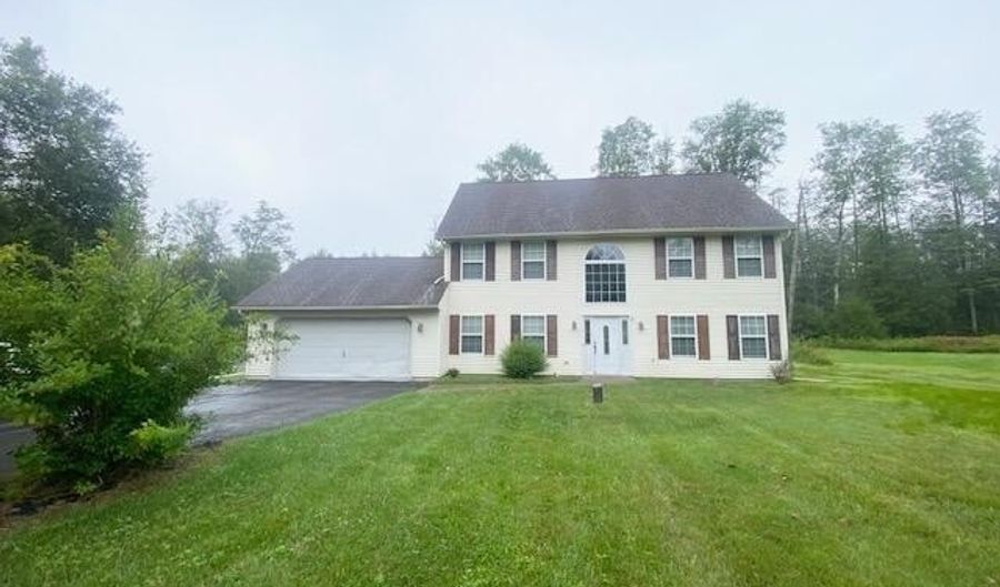 122 Cranberry Dr, Blakeslee, PA 18610 - 4 Beds, 3 Bath