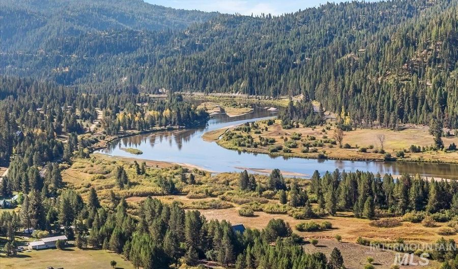 9734 Moore Dr, Cascade, ID 83611 - 3 Beds, 2 Bath