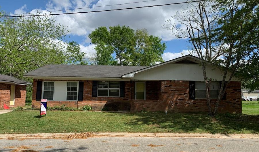 214 Middle St, Colquitt, GA 39837 - 3 Beds, 2 Bath