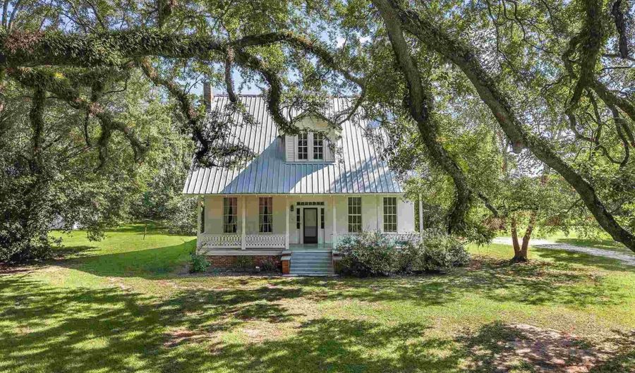 625 Arthur Hall Rd, Atmore, AL 36502 - 6 Beds, 3 Bath