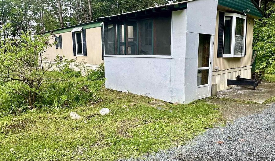 4 Reservoir Rd, Brattleboro, VT 05301 - 2 Beds, 1 Bath