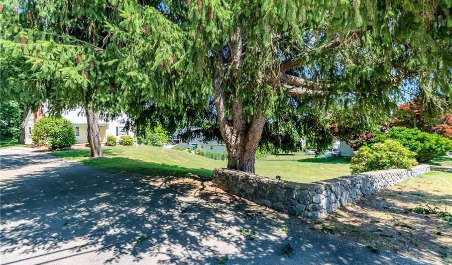 105 Borden Ave, Johnston, RI 02919 - 4 Beds, 2 Bath