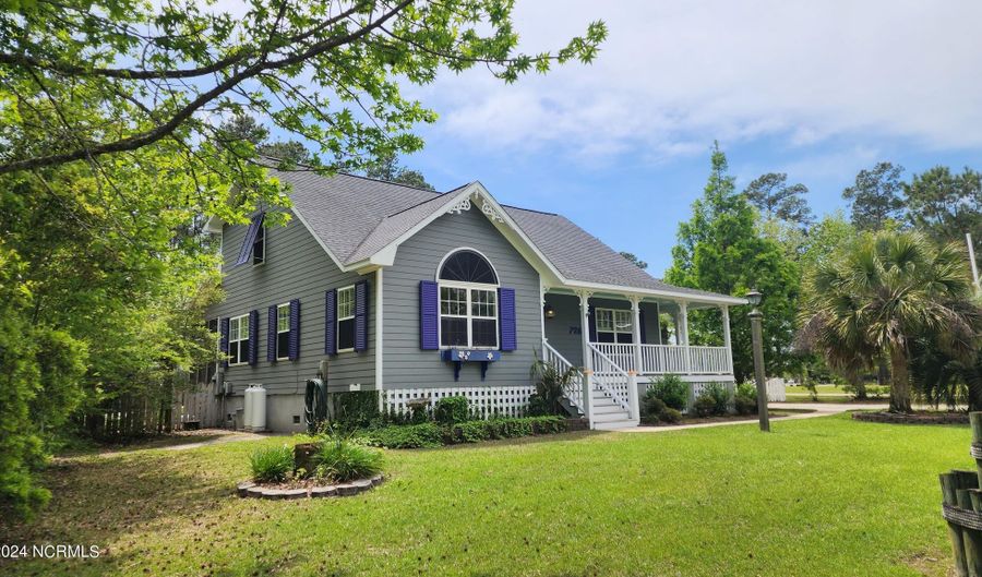 726 Comet Dr, Beaufort, NC 28516 - 3 Beds, 3 Bath