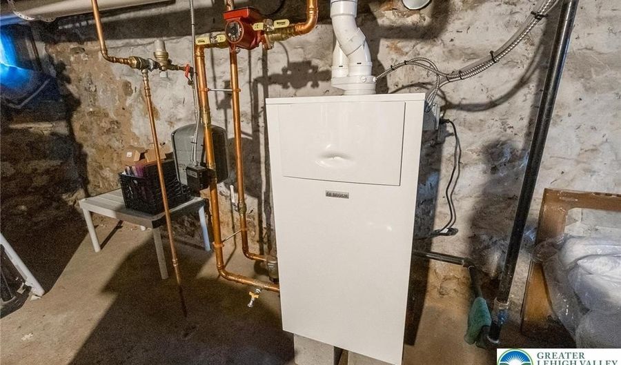 1035 W Turner St, Allentown, PA 18102 - 3 Beds, 2 Bath