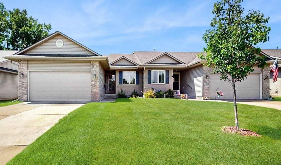 1017 NE 5th St, Ankeny, IA 50021 - 2 Beds, 2 Bath