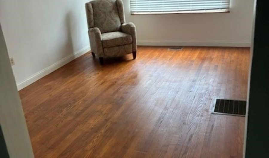 322 Campbell St, Barboursville, WV 25504 - 2 Beds, 1 Bath