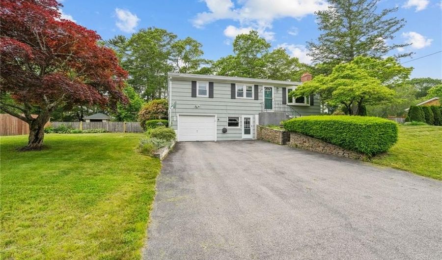 116 Clearview Dr, North Kingstown, RI 02852 - 3 Beds, 2 Bath
