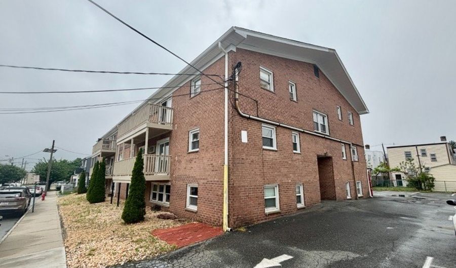 17-27 Cuozzo St 4B, Belleville, NJ 07109 - 1 Beds, 1 Bath