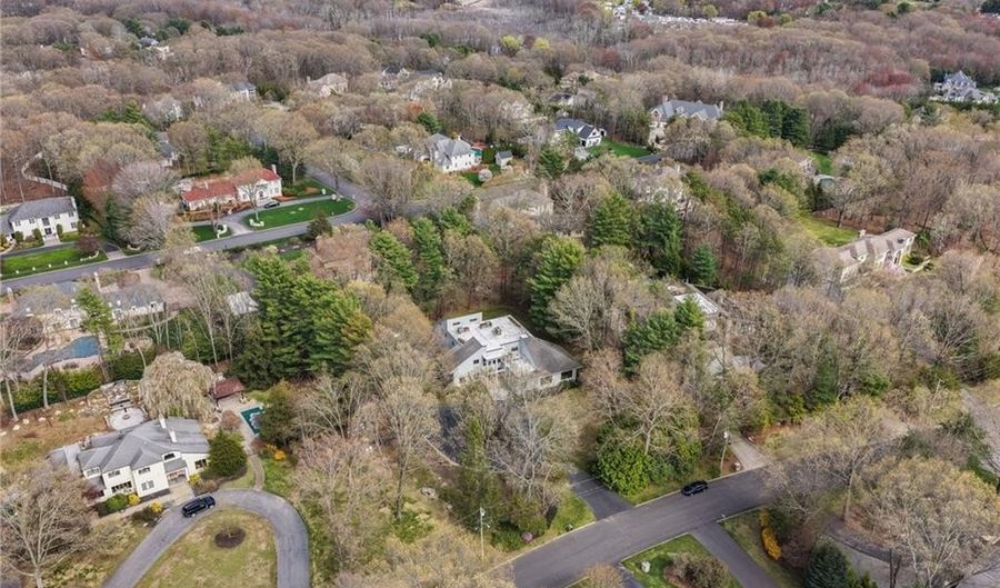 29 Dennell Dr, Lincoln, RI 02865 - 5 Beds, 5 Bath
