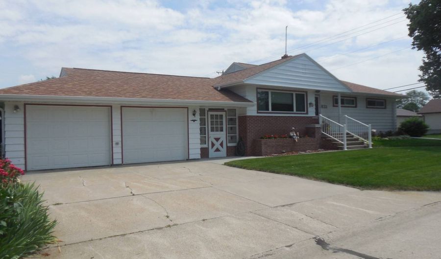 833 S 7th St, Albion, NE 68620 - 3 Beds, 2 Bath