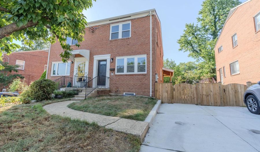 57 GARDEN Dr, Alexandria, VA 22304 - 3 Beds, 3 Bath
