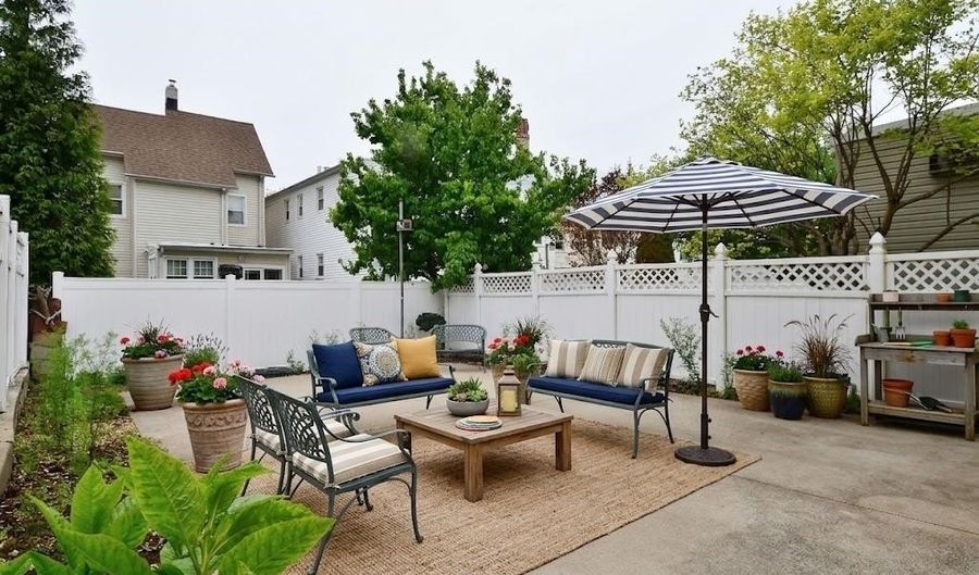22 E 44TH St, Bayonne, NJ 07002 - 8 Beds, 3 Bath