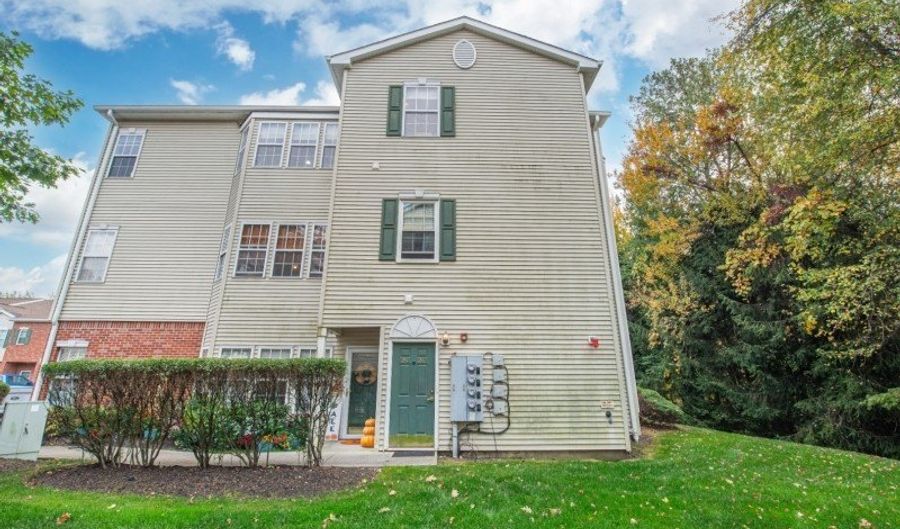 26 Windsor Dr 26, Bayonne, NJ 07035 - 2 Beds, 2 Bath