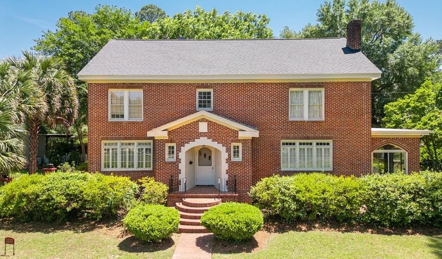 1233 Rawson Dr, Albany, GA 31701 - 5 Beds, 3 Bath