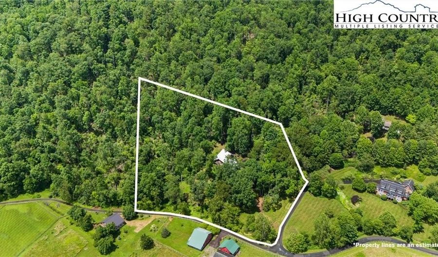 527 Red Tailed Hawk Rd, Banner Elk, NC 28604 - 4 Beds, 5 Bath