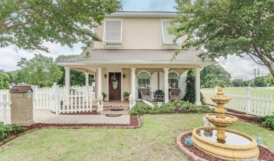 133 Myrtle St, Biloxi, MS 39530 - 5 Beds, 5 Bath