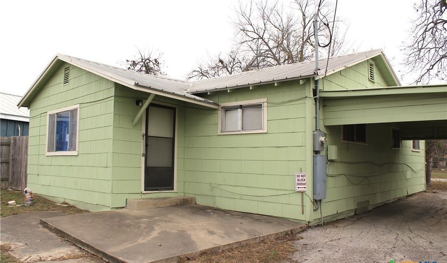 2043 Spur St, New Braunfels, TX 78130 - 2 Beds, 1 Bath