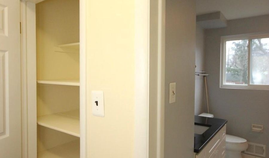 1901 N QUEBEC St N Upper Unit, Arlington, VA 22207 - 2 Beds, 1 Bath