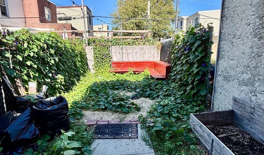 2546 CEDAR St, Philadelphia, PA 19125 - 2 Beds, 2 Bath