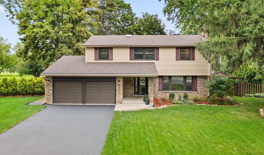 1738 E JONQUIL Ter, Arlington Heights, IL 60004 - 4 Beds, 4 Bath