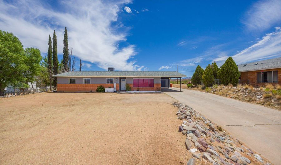 370 E Silverwood Ln, Benson, AZ 85602 - 4 Beds, 2 Bath