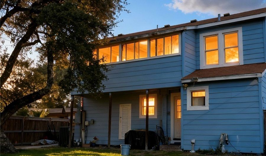 218 S 8th St, Aransas Pass, TX 78336 - 3 Beds, 2 Bath