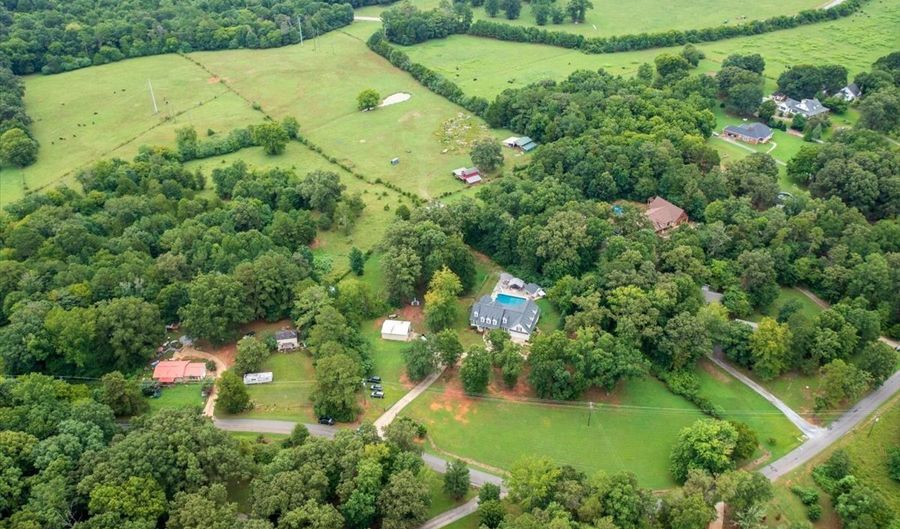 330 Flint Hl, Aragon, GA 30104 - 5 Beds, 5 Bath