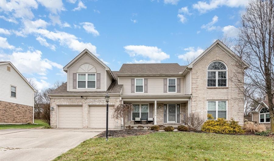 7279 Rolling Meadows Dr, West Chester, OH 45069 - 4 Beds, 3 Bath