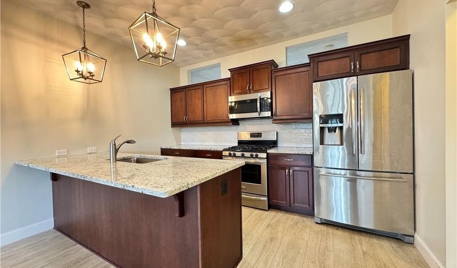 15 Morningside Dr, North Kingstown, RI 02852 - 2 Beds, 3 Bath