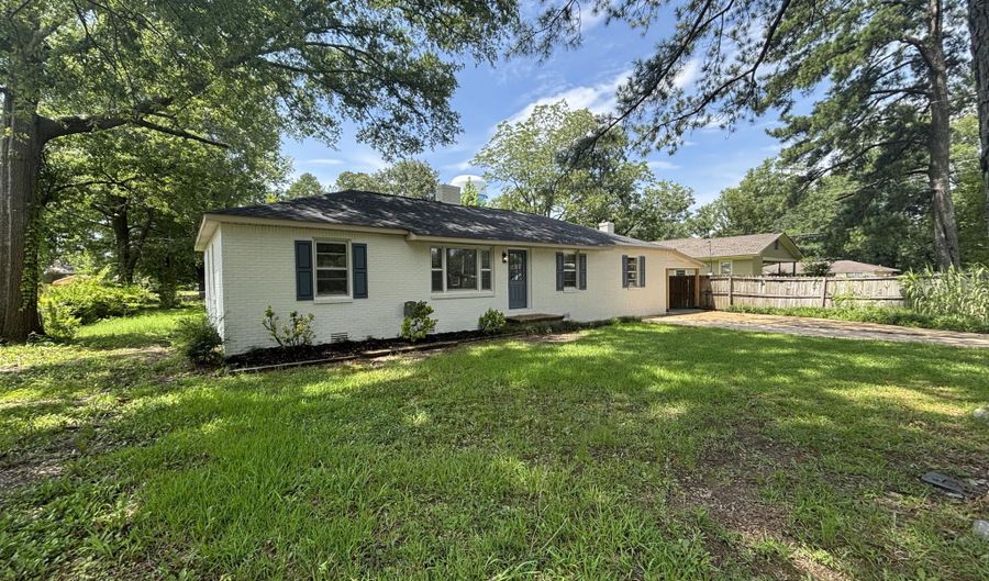 1002 Mulberry St, Amory, MS 38821 - 4 Beds, 2 Bath