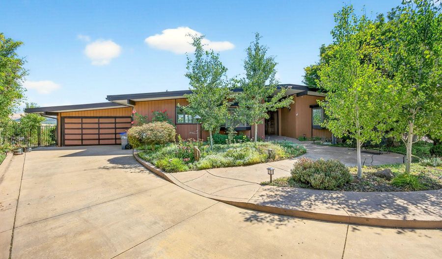 738 Fairway Ct, Ashland, OR 97520 - 3 Beds, 3 Bath