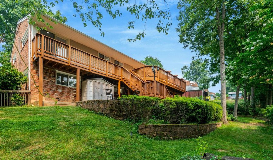 4006 JUSTINE Dr, Annandale, VA 22003 - 5 Beds, 4 Bath