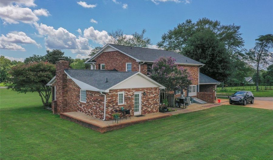 2001 Burns Bridge Rd, Anderson, SC 29625 - 4 Beds, 4 Bath
