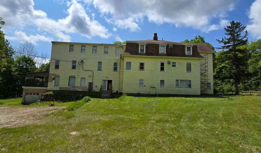 424 Maplecrest Rd, Parsonsfield, ME 04047 - 6 Beds, 2 Bath
