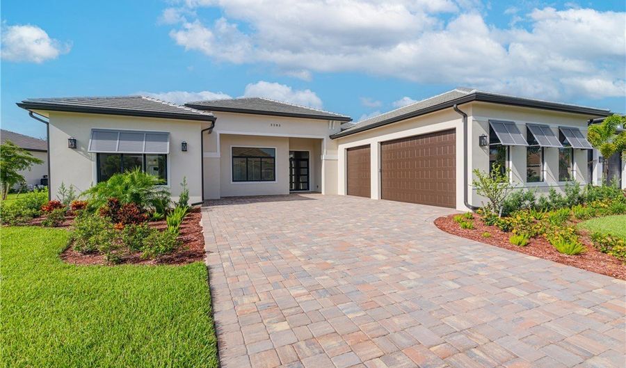 3383 Chestnut Grove Dr, Alva, FL 33920 - 4 Beds, 5 Bath