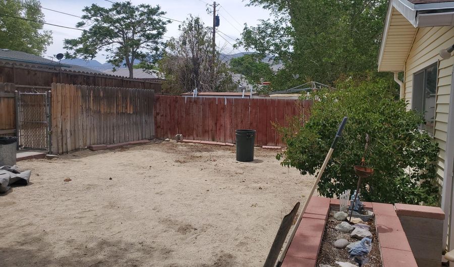 104 W 3rd St, Hawthorne, NV 89415 - 4 Beds, 2 Bath